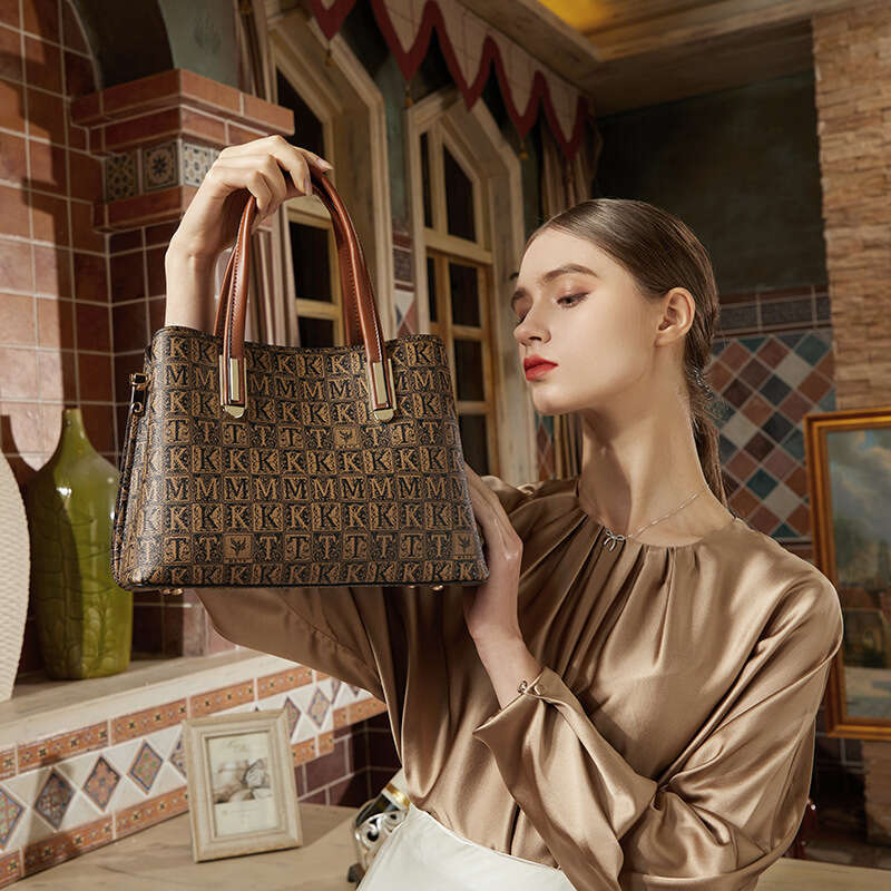 Women's 2025 Designer New Luxury Handheld Tote Large Capacity Fashion Shoulder Bag Trendy