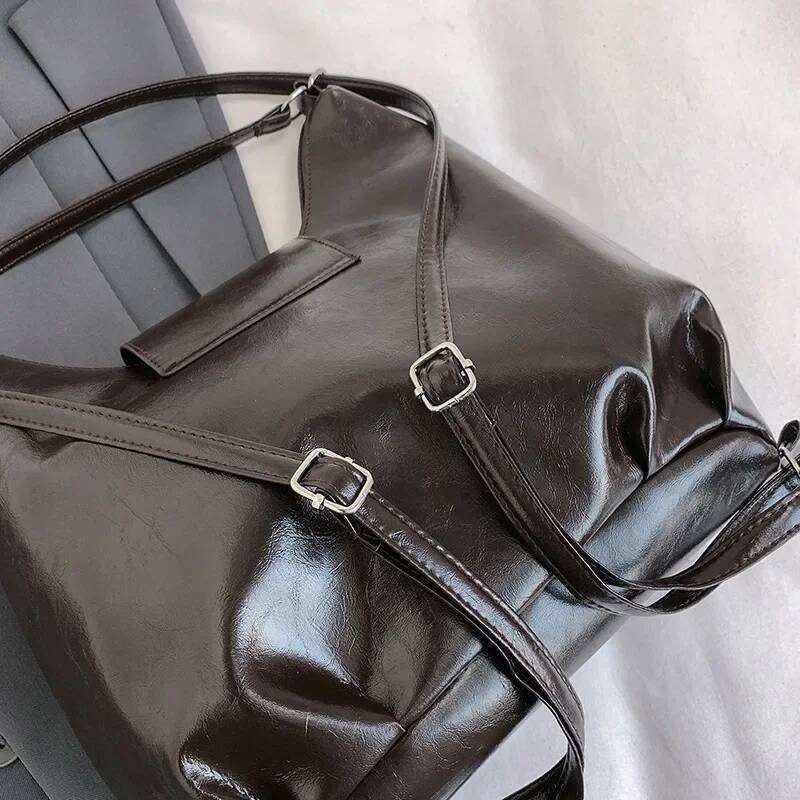 Tilorraine elegant retro large capacity for women 2025 new autumn and winter commuting backpack single shoulder tote bag