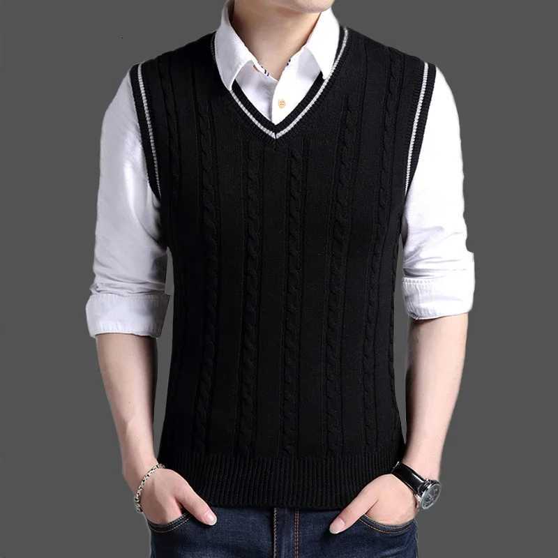 Black V Neck Waistcoat Solid Color Knit Vests for Men Korean Fashion Autumnr and Winter Sweater Man Open Cable Popular ClothesXJ250904