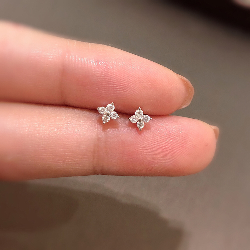 Four Leaf Clover Women's Earrings Zircon Fresh Style Lucky Clover Ears Jewelry Petite Daily Ear Designer Luxury Free Shipping