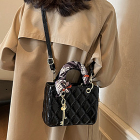 New Women s Crossbody Bag Autumn New Designer Bag French Niche Light Luxury Styel New Fashionable Women s Shoulder Bag