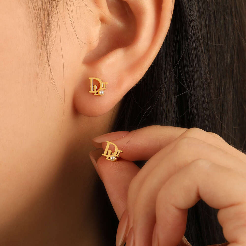 New Fashion D-Shaped Pearl Small Electroplated Gold Titanium Steel Ear Bone Stud Anti-Lost Anti-Hair Hanging Earrings