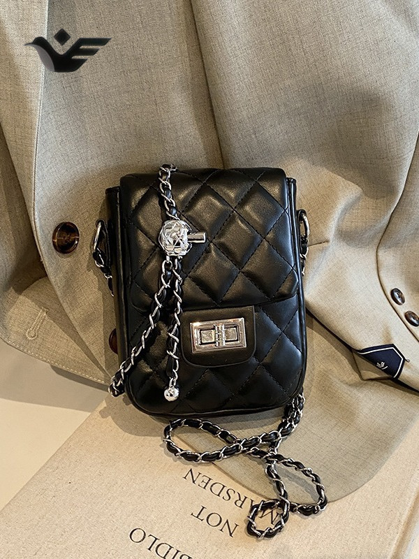 Feiyan Free Shipping New Designer Bag Luxury Shopping Bag Chanel Style Quilted Chain Women's Bag Personality Ins Trend Crossbody Phone Bag