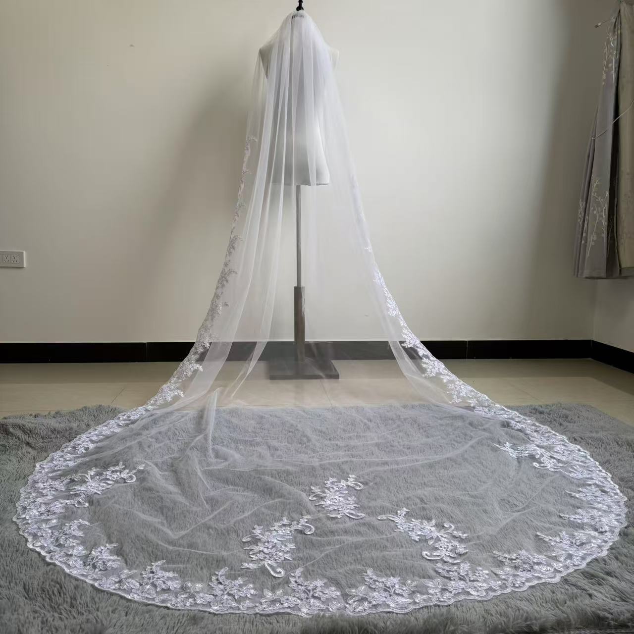 Hot Sell Bridal Veil 3M Long Cathedral Lace Applique Wedding Veil White/Ivory Romantic One Layer With Comb Wedding Accessories