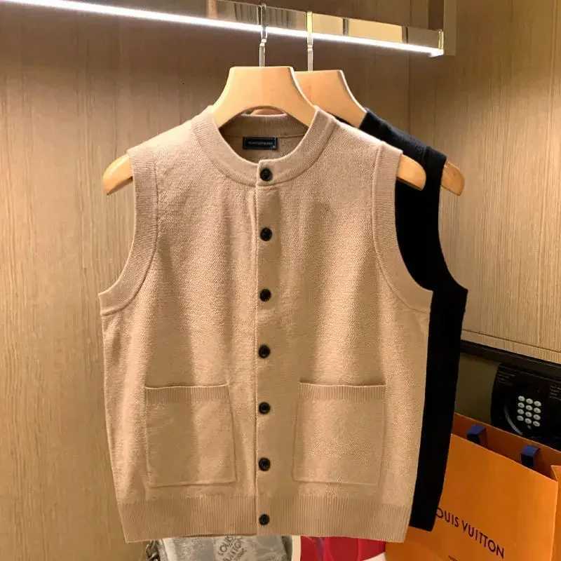Vest Crewneck Man Clothes Black Waistcoat Knitted Sweaters for Men Sleeveless Round Collar Long Sleeve 100 Sheap Heated X S A VXJ250904