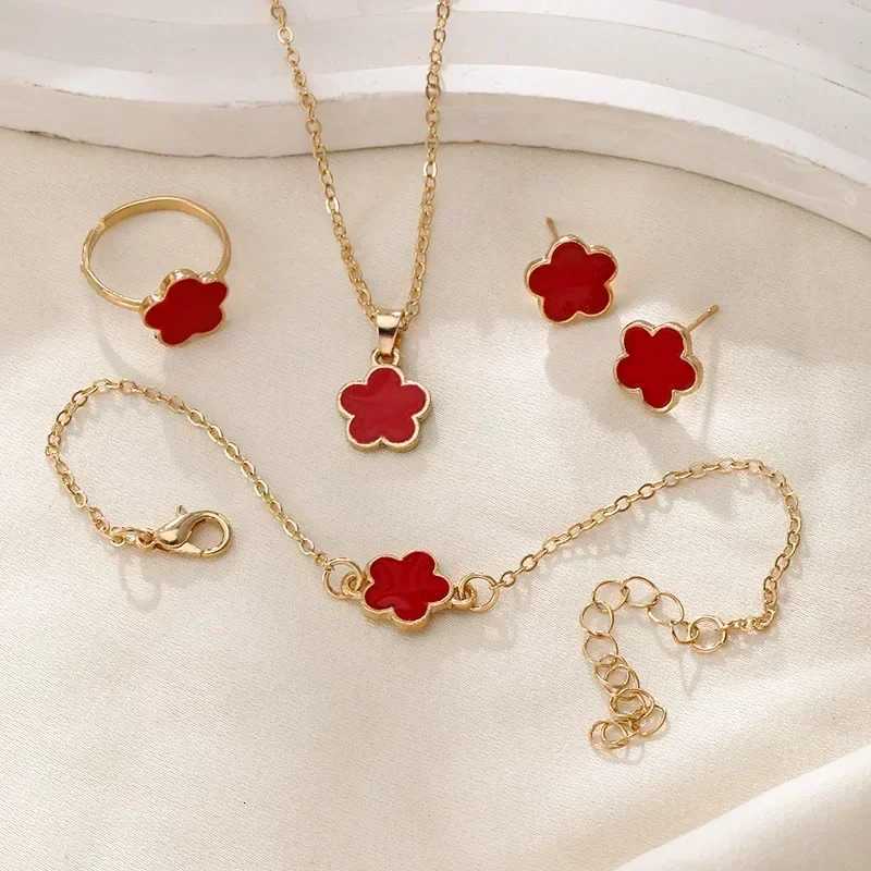 Lucky Fivepetal Flower Earrings Necklace Ring Bracelet piece Set for Woman Fashionable Accories Party JewelryXJ250904
