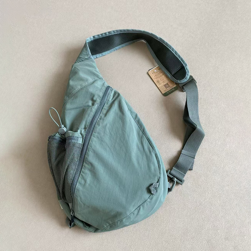 Fashionable casual men's and women's crossbody bags, sports outdoor chest bags, large capacity bags with logos