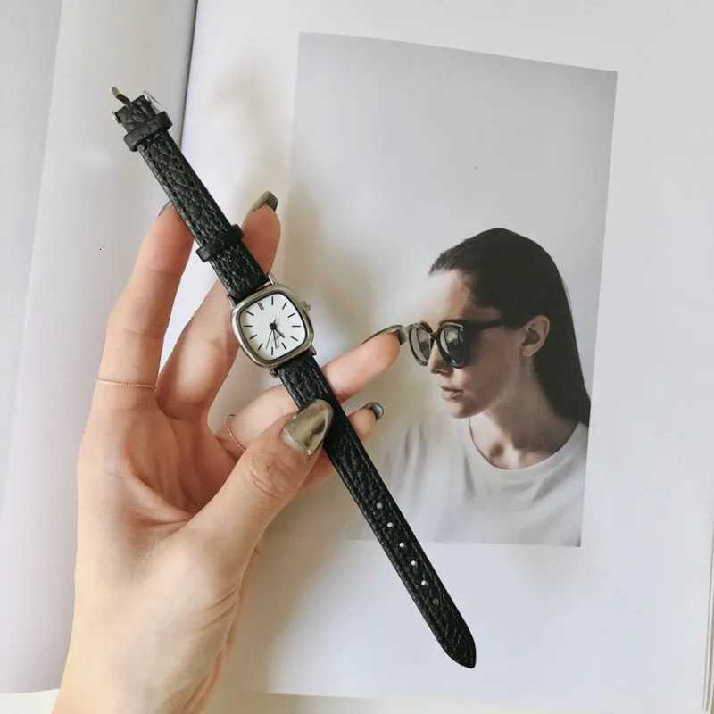 Ladies Casual Bracelet Watches Wens Simple Vintage Watches for Wen Dial Wristwatch Leather Strap Wrist Watch X250904