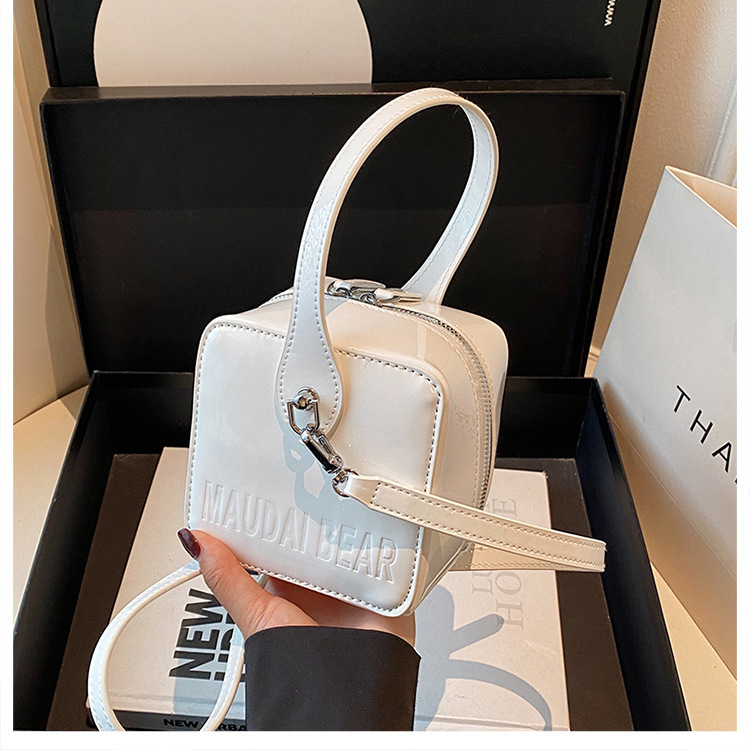 2025 autumn new small square bag, light luxury, elegant fashion, niche design, personalized commuting crossbody bag, designer shoulder bag