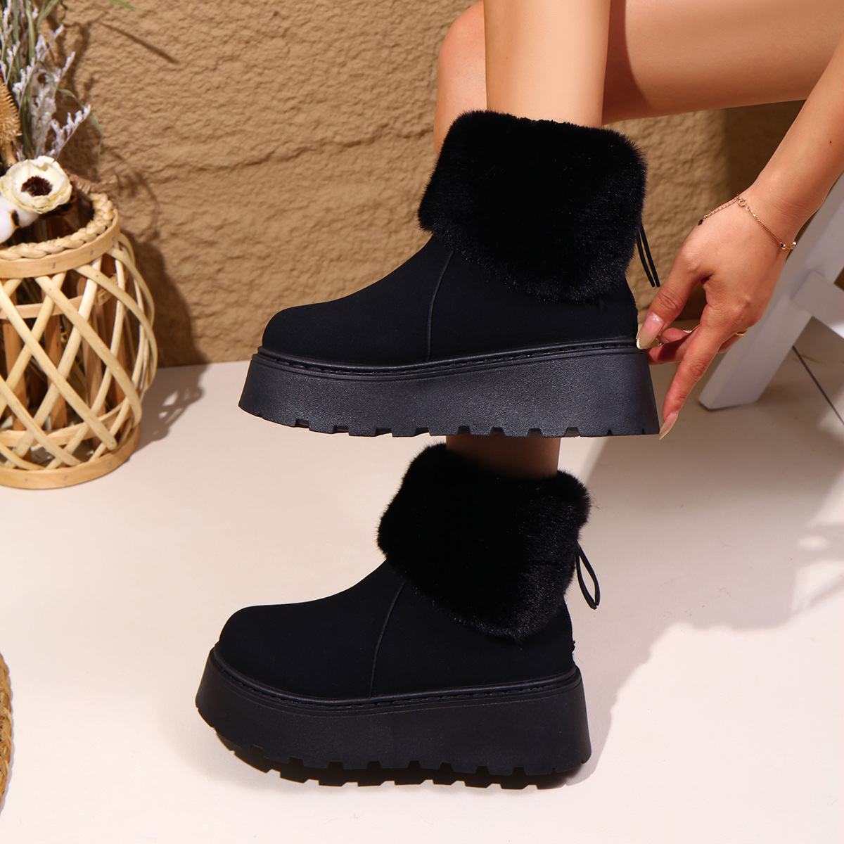 Free shipping designer Boots Womens thick soled low cut short sleeved cotton shoes added velvet thick insulation snow boots comfortable