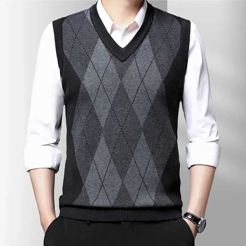 New Mens Casual Fashionable Warm Sweater Vest Vneck Versatile and Comfortable Soft Knitted Business Casual TopXJ250904