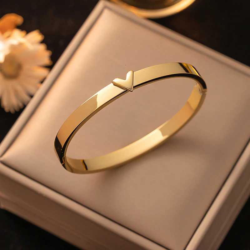2025 New Stainless Steel Smooth V Letters Bracelet for Women Men Couple Holiday Gift Bracelet Party Daily Simple Jewelry Y250904