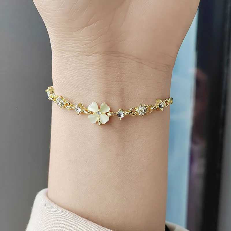 Sweet Gold Color Flower Adjustable Bracelets for Women 2024 New Fashion Rhinestone Party Jewelry Womens Hand BraceletsXJ250904