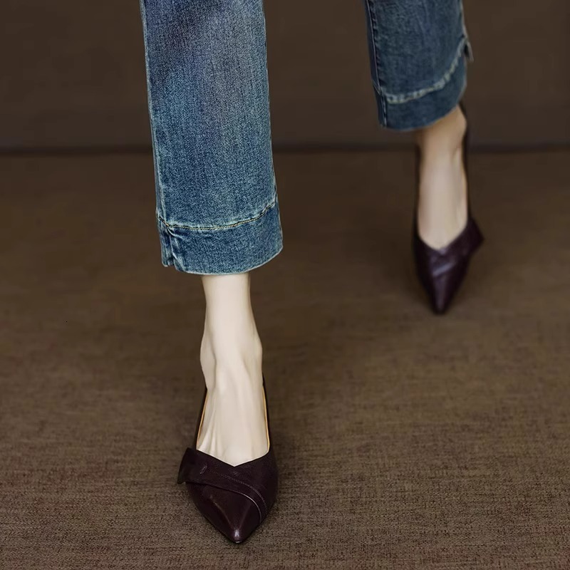 2025 New Women's Pointed Flat Shoes Designer Fashionable Soft Leather Soft Bottom Commuting Women