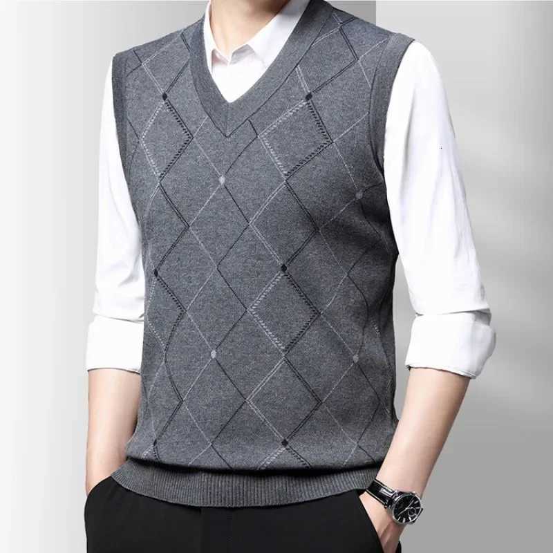 Comfortable 2024 Autumn Collection Start Your Fashion Journey with A Sweater VestXJ250904