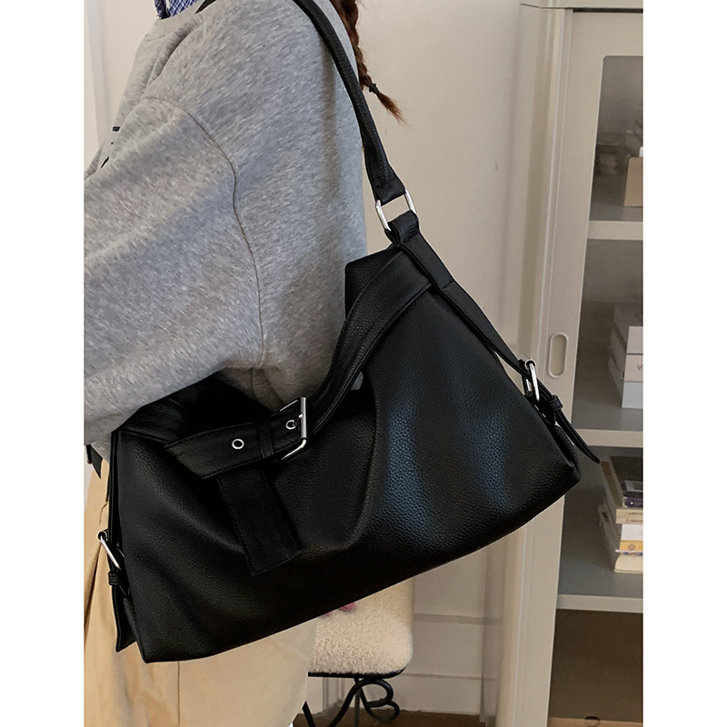 2025 autumn new retro handbag with large capacity, niche design, fashionable and simple crossbody bag, designer shoulder bag
