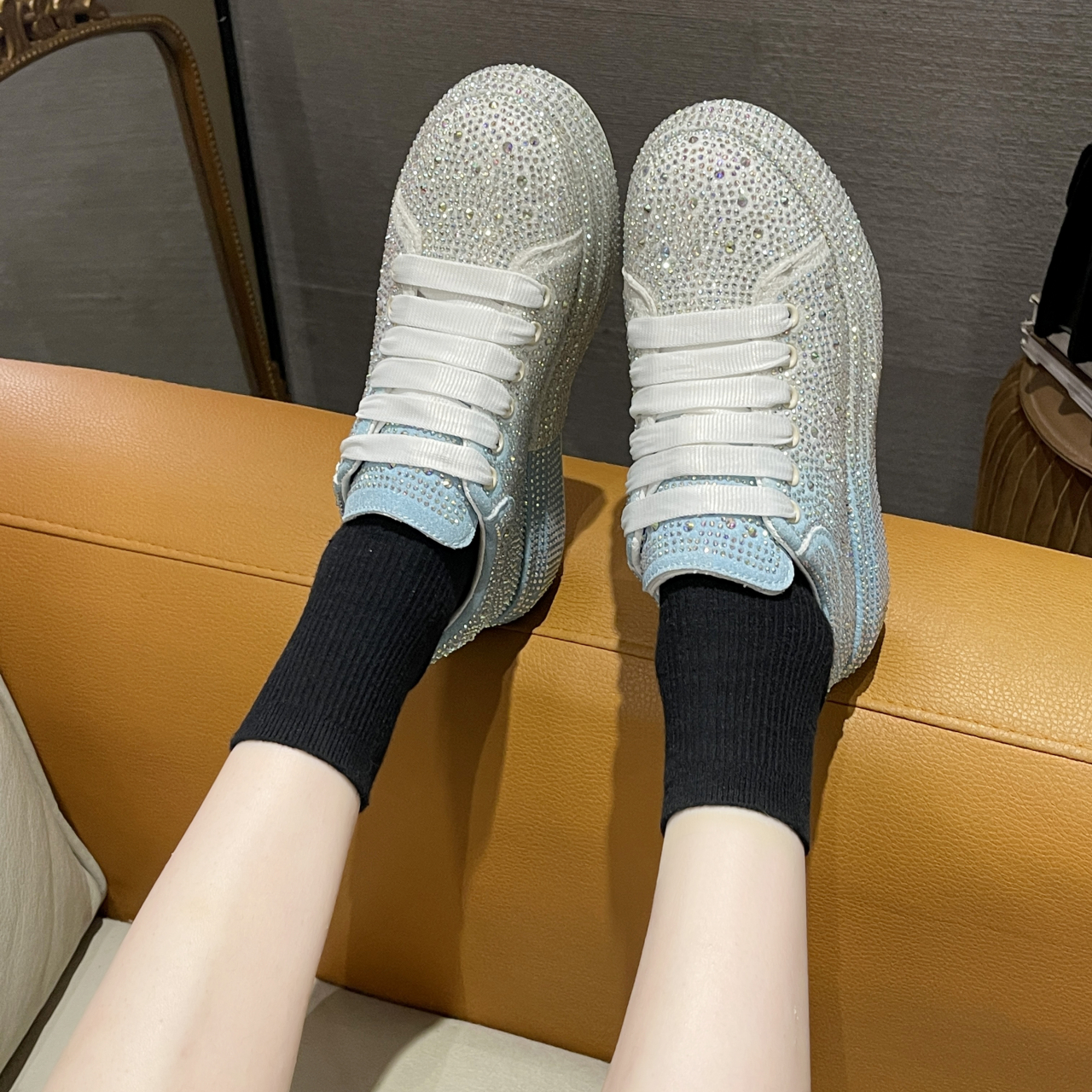 Luxury Women's Flat Casual Sports Shoes with Water Diamond Thick Bottom Mixed Color Women's Shoes Shining Designer Trendy Shoes New Fashion 