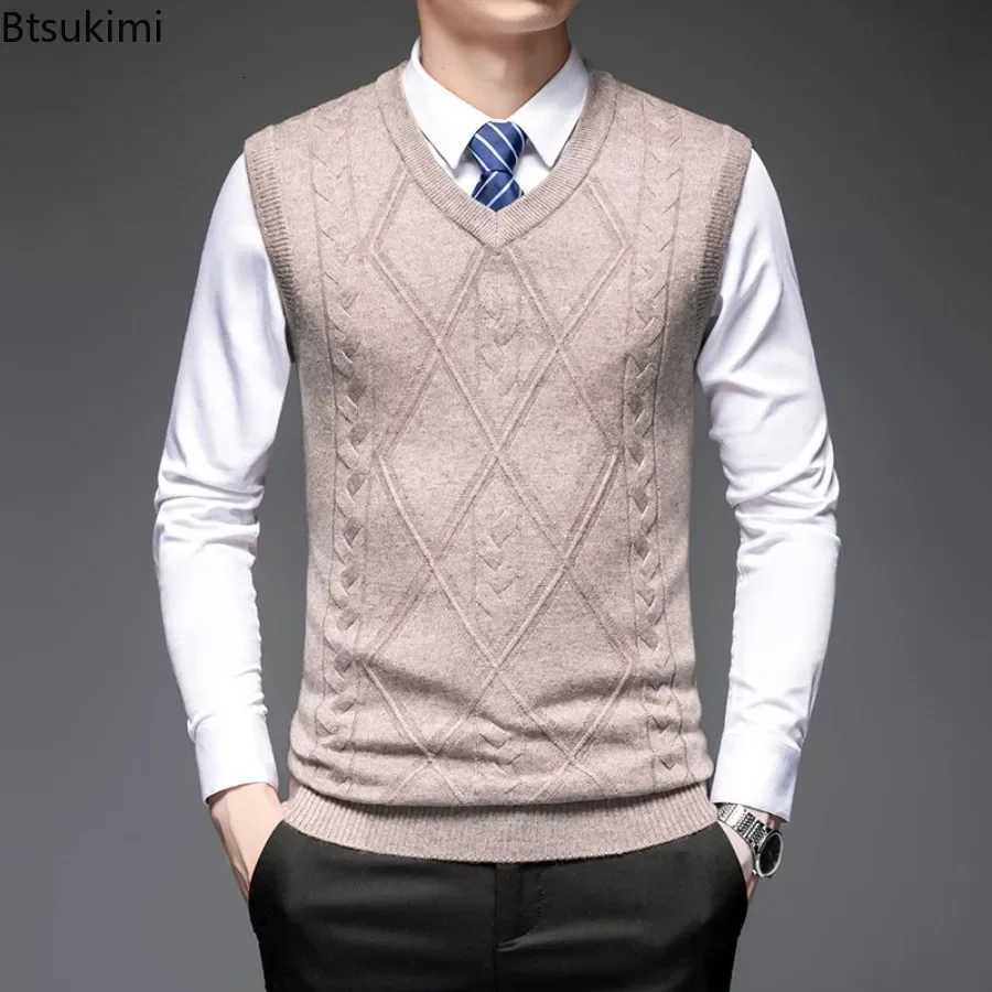 2025 Highend Wool Sweater Vest for Men Business Casual Solid V Neck Sleeveless Pullover Tops Men Fashion Slim Sweater WaistcoatXJ250904