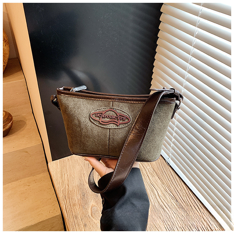 2025 autumn new female niche design light luxury elegant simple versatile fashion crossbody bag armpit bag designer shoulder bag