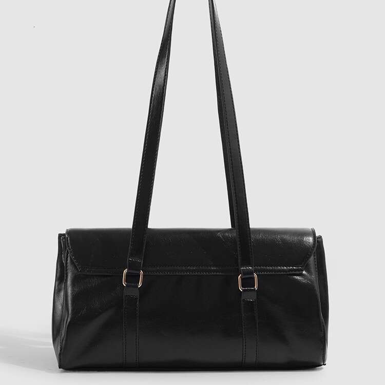 2025 Autumn Winter High End Oil Wax Faux Leather Underarm Bag Women's Minimalist Urban Retro Pillow Bag Commute Versatile Single Shoulder Baguett