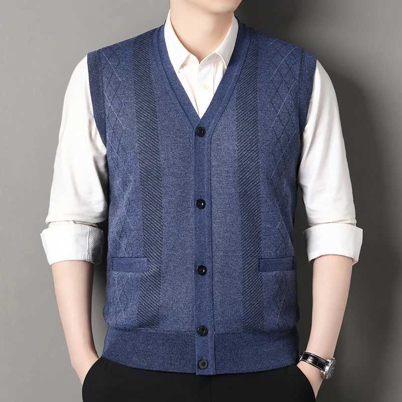 Autumn Winter Warm Slim Fit Knit Vest Men Smart Casual Sleeveless Knitted Sweater Vests Mens VNeck Fleece Patchwork WaistcoatXJ250904