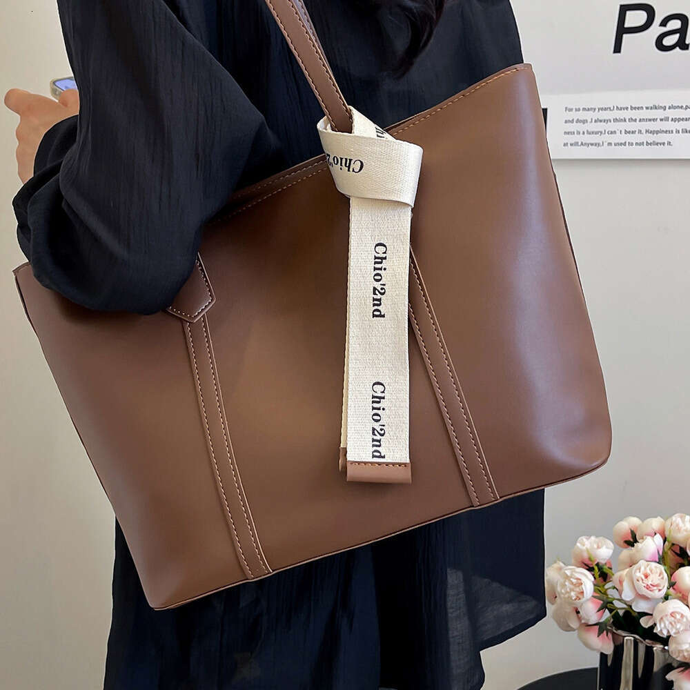 DHEssentials 2025 Summer Women's Large Capacity Tote Bag Urban Minimalist Retro Casual PU Shoulder Underarm Bag for School Commute Coffee Black