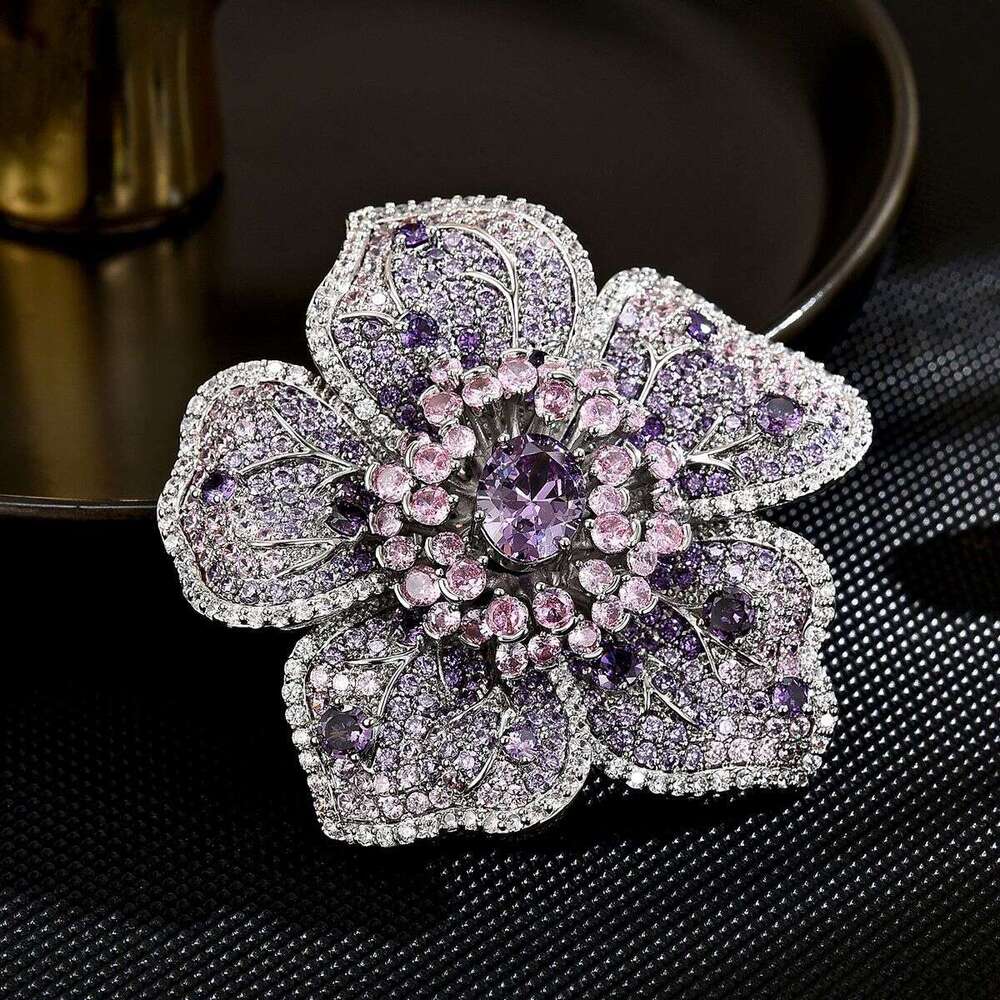 New luxury heavy-duty full zirconium atmospheric flower elegant temperament versatile coat brooch anti-exposure accessories for women