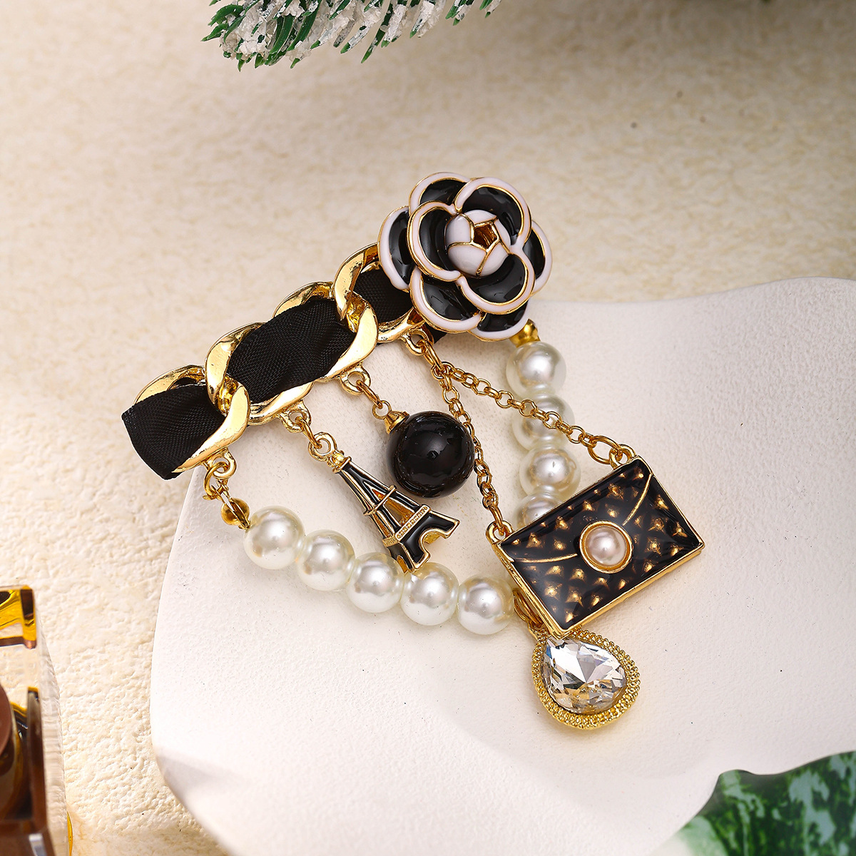 Trendy Design Pearl Brooches for Women Camellia Tassels Chain Pins Party Jewelry