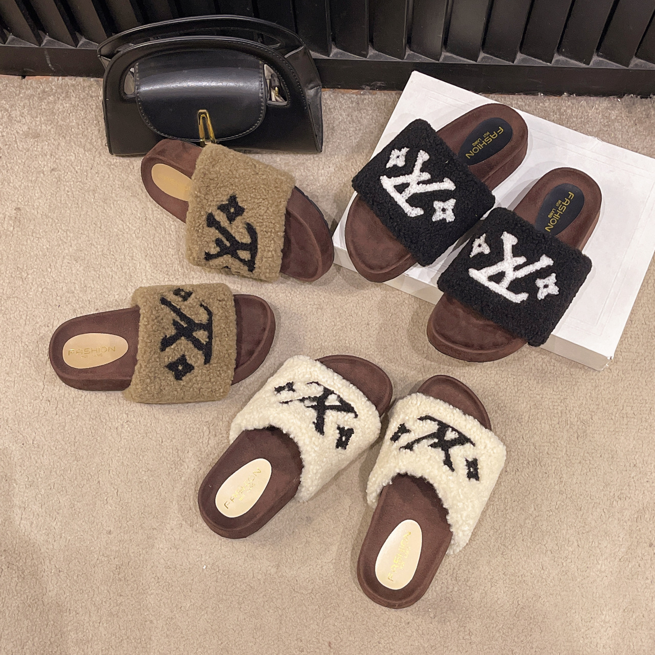 Hot free shipping designer slippers for womens flat slippers beige black khaki New winter fashionable and versatile outdoor slippers