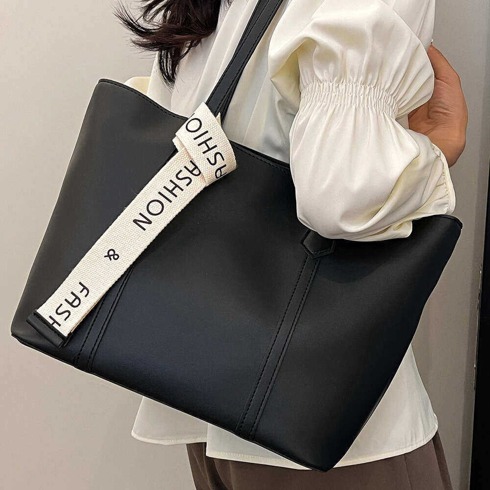 DHEssentials 2025 Summer Women's Large Capacity Tote Bag Urban Minimalist Retro Casual PU Shoulder Underarm Bag for School Commute Coffee Black