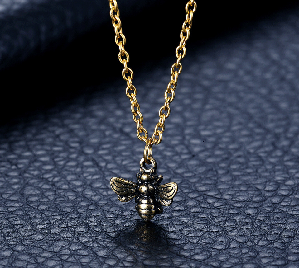 Cute Compact Bee Pendant Necklace Classic and Simple Insect Jewelry