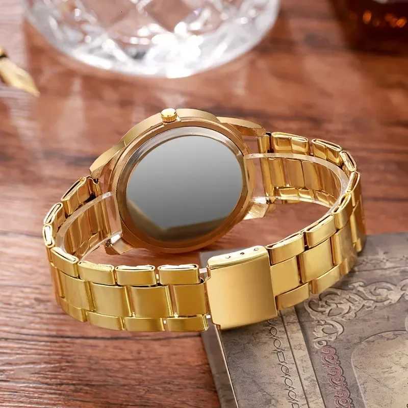 Luxury Couple Quartz Watch Golden Strap Black And White Dial Fashion Men Wen Watches Clock Unisex Business Casual Wristwatches X250904