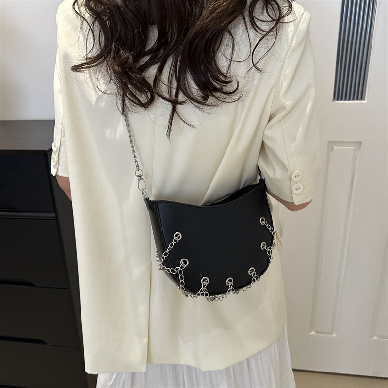 2025 Autumn New Fashionable Simple New Chain Personalized Niche Design European and American Style Crossbody Bag Designer Shoulder Bag