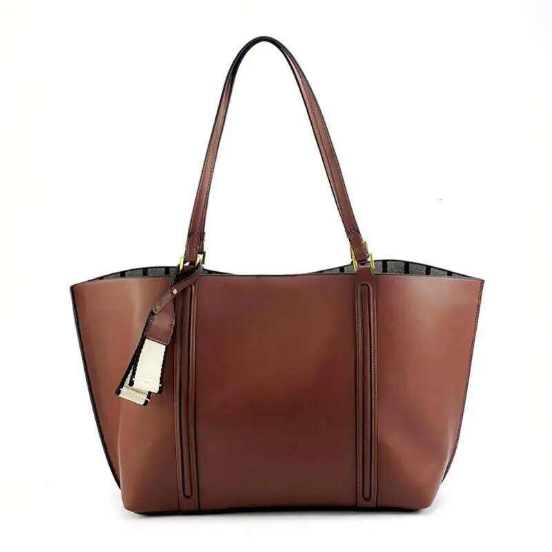 Light And Fashionable New Large Capacity Single Shoulder Women For Outdoor Travel Shoppers Hand-held Tote Bag Trendyluxury bag tote bag