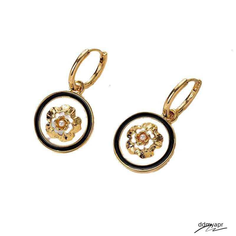 Collections French Style Camellia Earrings Ddmyday For Women 2024 Fashion Elegant Oil Drop Ear Cuffs Light Niche High End Jewelry Ddmyday