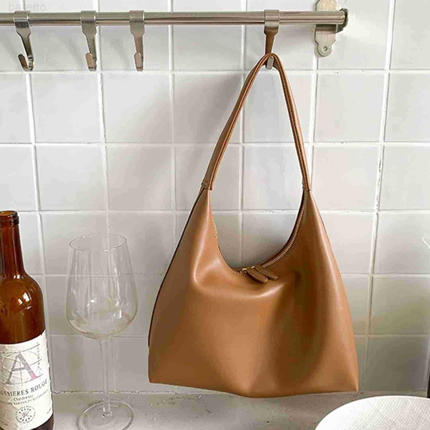 Leather Hobo Bag Small Shoulder Purses for Women Slouchy Tote Handbag Vegan Leather Crescent Bag M250903