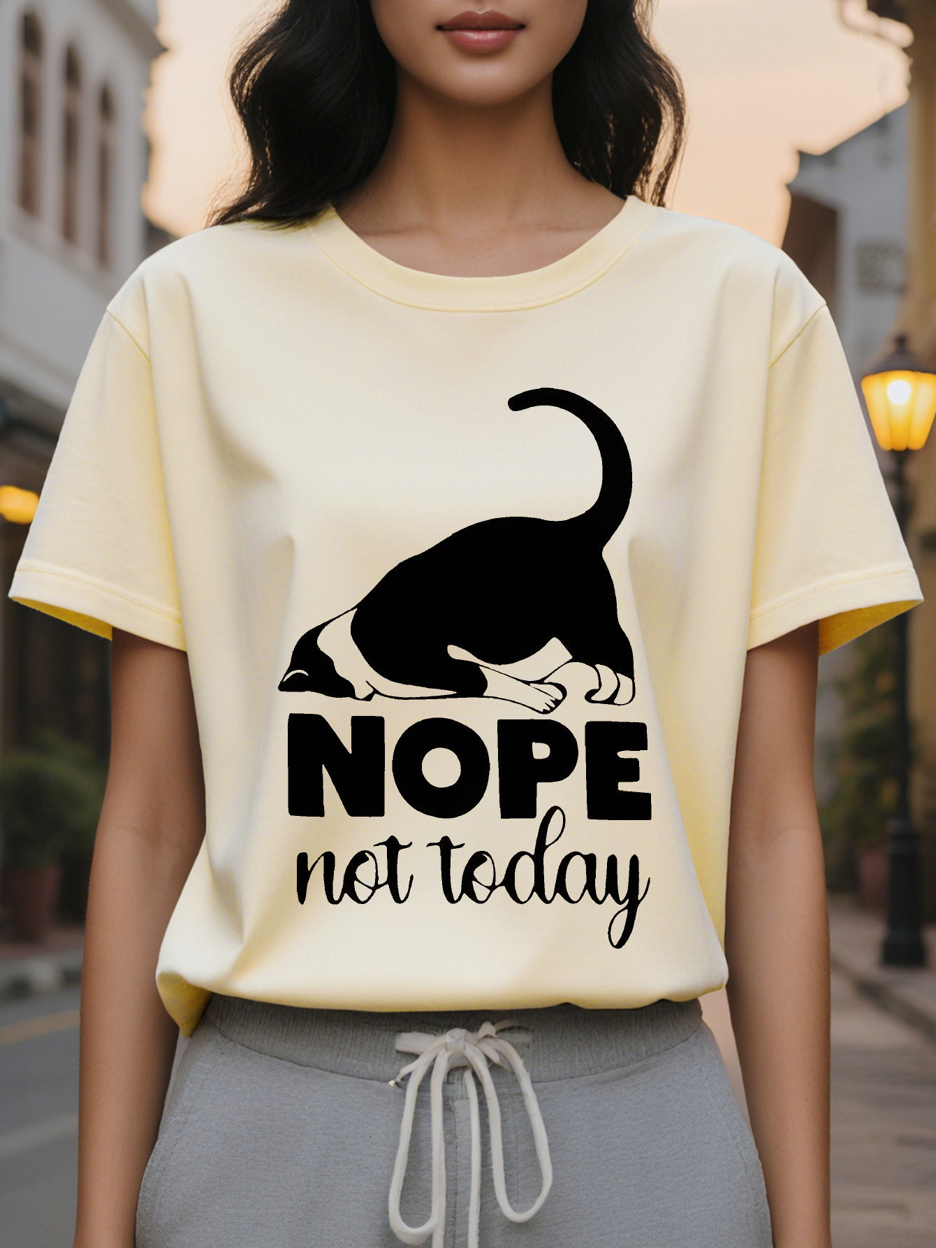 Women's Summer and Spring Round Neck Casual Short Sleeve T-Shirt with Cartoon Cat Pattern