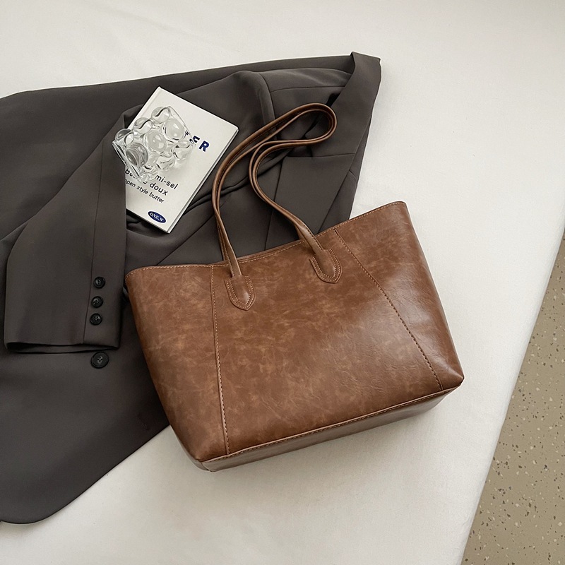 2025 Autumn New Retro Commuter Bag, Fashionable, Light Luxury, Elegant, Diagonal Cross Bag, niche Design Designer Shoulder Bag