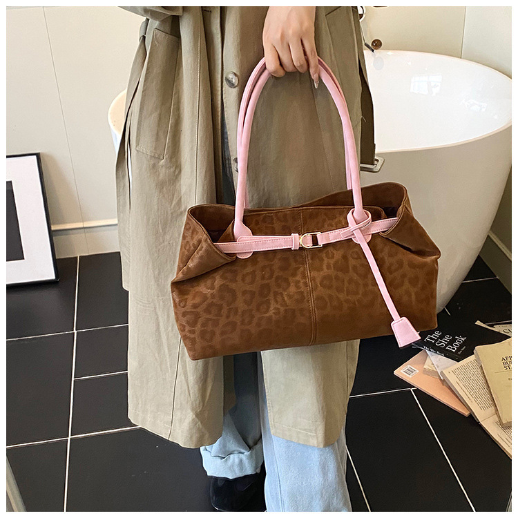 Retro Women s Handbag Fashionable Leopard Print Shoulder Bag Autumn New Designer Bag Large Capacity Women s Shoulder Bag