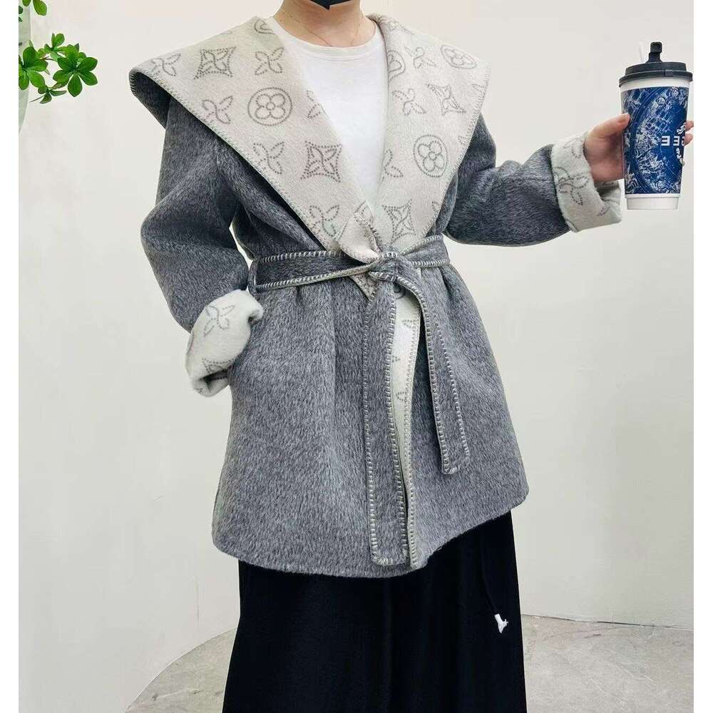 Fifth Avenue 2025 Autumn Elderly Flower High Luxury Socialite Hooded Extended Double-Sided Wool Coat With Belt For Women