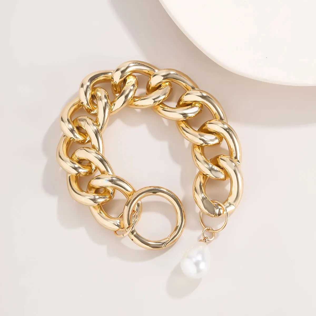 Goth Vintage Imitation Pearl Pendant Bracelet Wen Hip Hop Heavy Metal Chunky Lock Chain Bangles Couple Friends Hand Jewelry Y250904