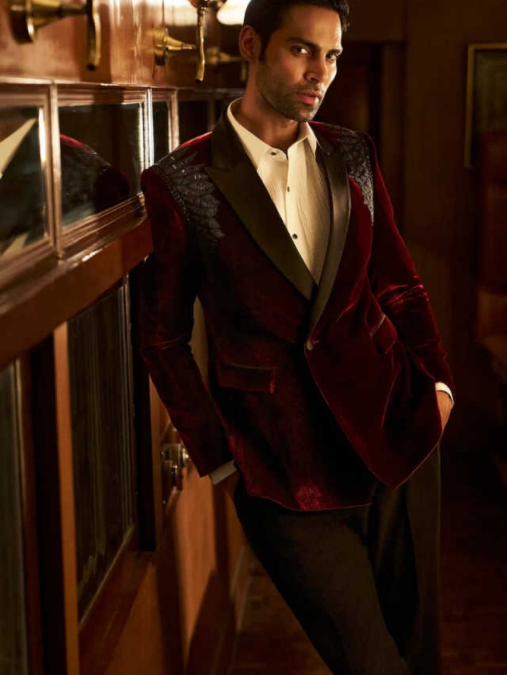 Bright Wedding Tuxedos Velvet 2 Piece Set Beaded Men Suit Fashion Peaked Lapel One Button Evening Prom Grooms Blazers Customized