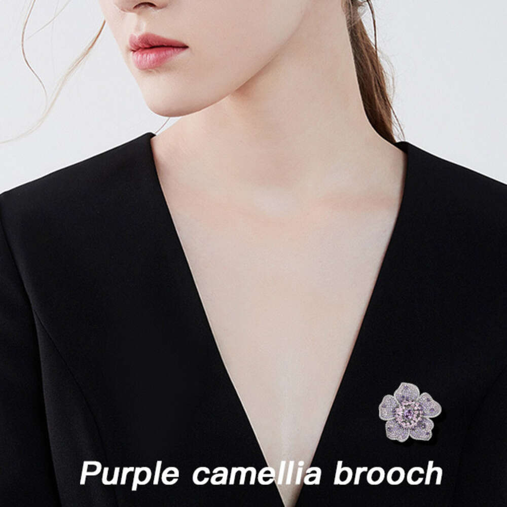 New luxury heavy-duty full zirconium atmospheric flower elegant temperament versatile coat brooch anti-exposure accessories for women