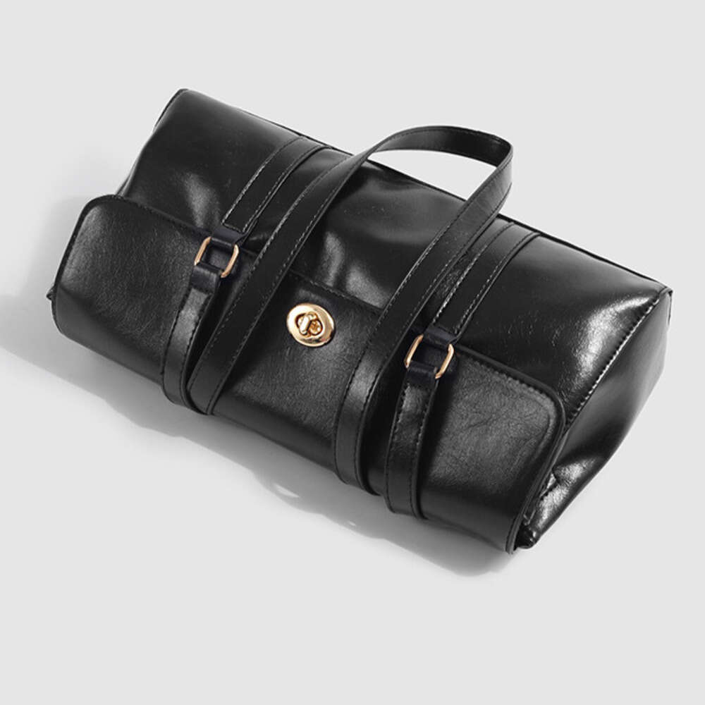 2025 Autumn Winter High End Oil Wax Faux Leather Underarm Bag Women's Minimalist Urban Retro Pillow Bag Commute Versatile Single Shoulder Baguett