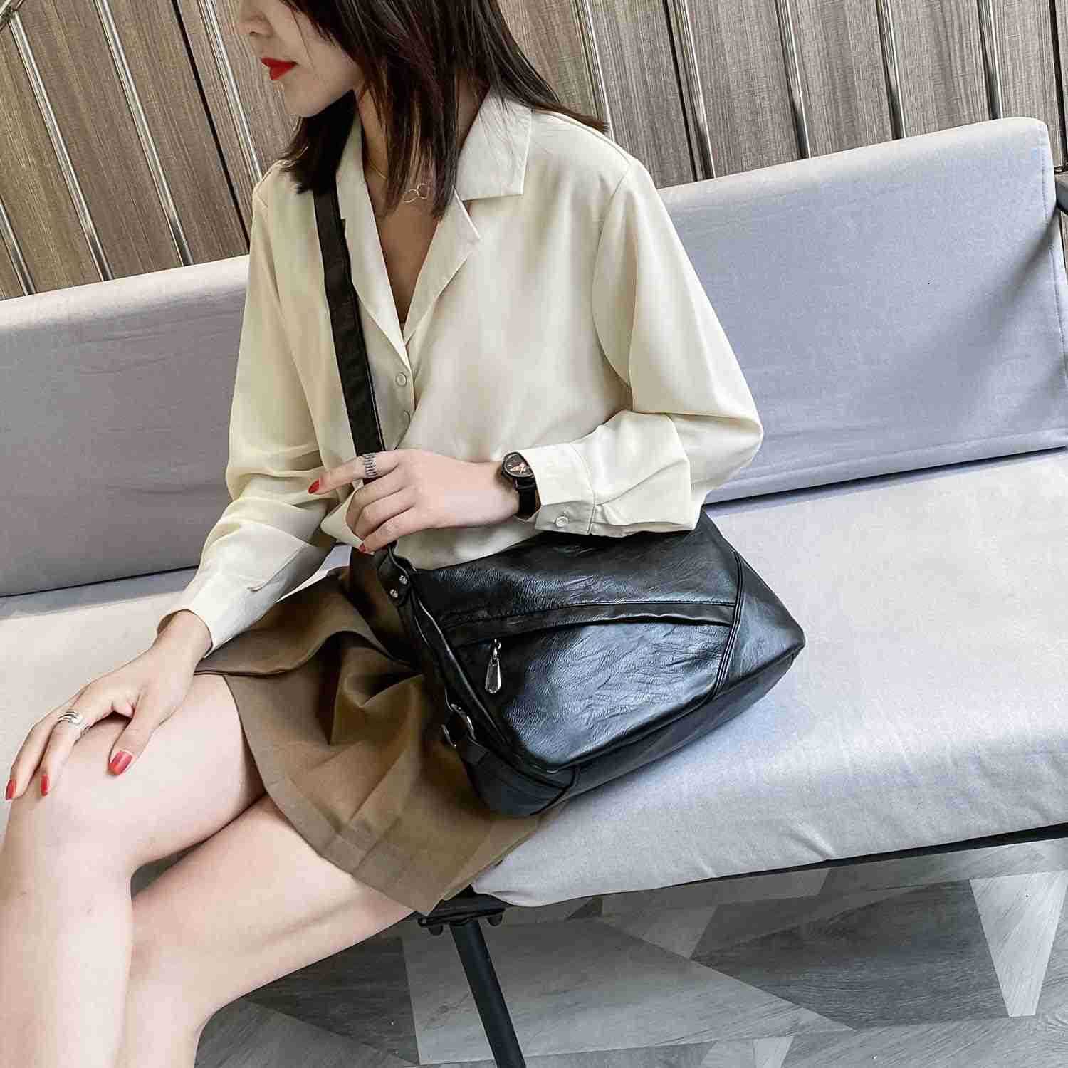 Womens Medium Retro Sling Shoulder Bag from Soft Faux Leather Handbag M250904