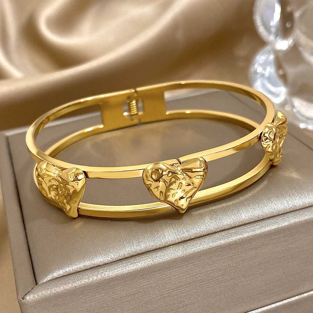 Stainless Steel Inlaid Shell Hollow Cuff Bangles for Women Fashion Gold Color Bracelet Valentines Day Gift Y250904