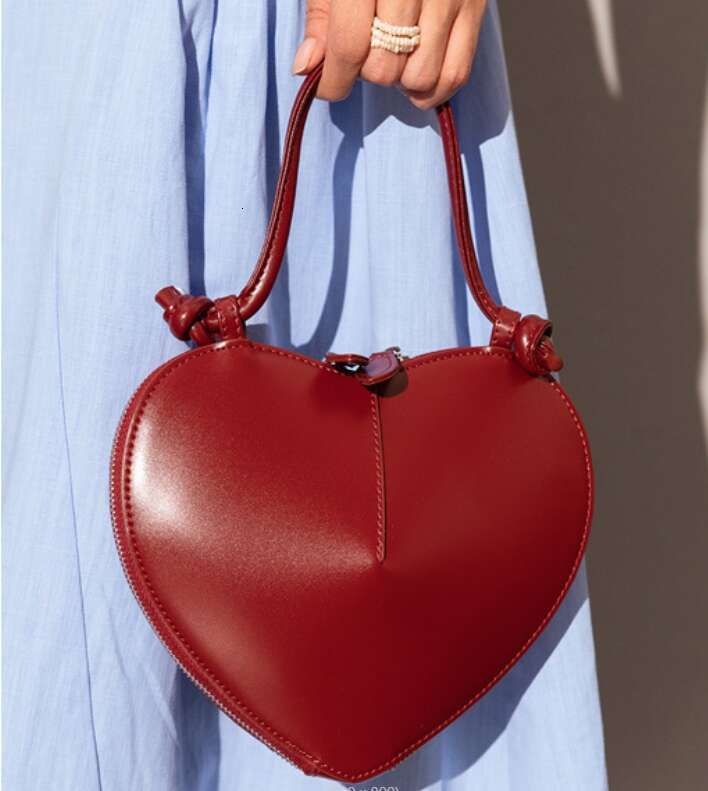 Hot Selling Designer Bags Cute Leather Saddle Heart Aped Handbag Vintage Single Crossbody Bag
