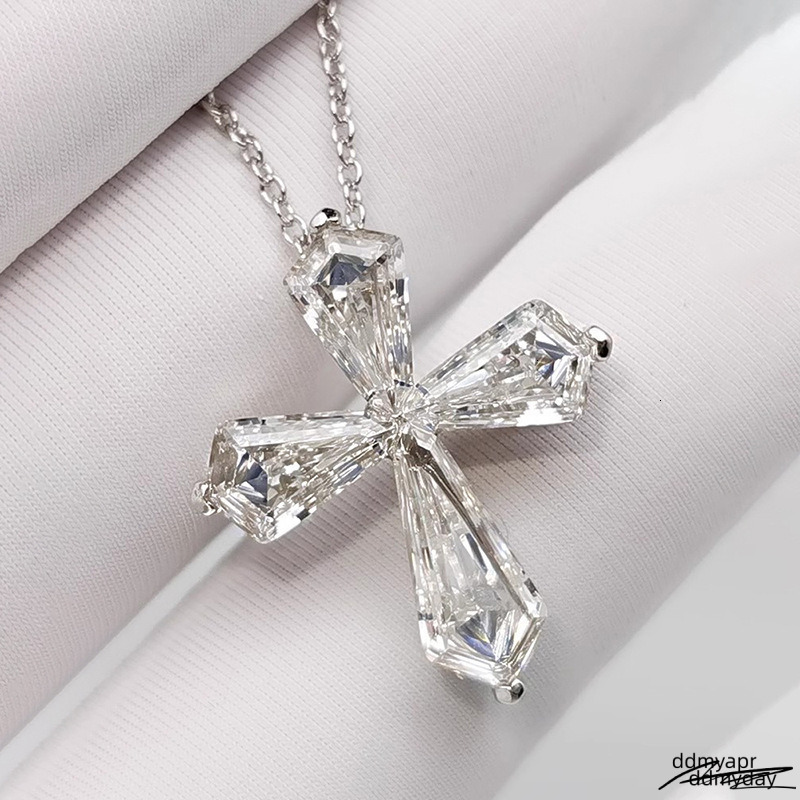 2025 Ins Top Sell Ddmyday Elegant Cross Pendant Simple Fashion Jewelry Sterling Sier Crystal 5A Cubic Zircon Dia Gemstones Party Eternity Women Clavic