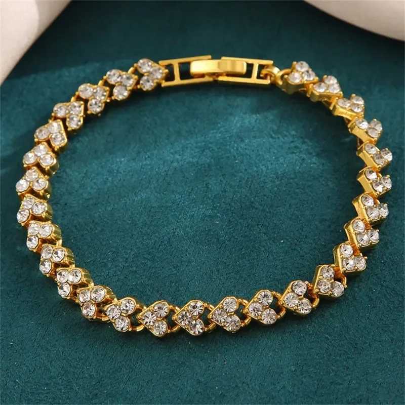 Fashionable Exquisite Delicated Crystal Heart Tennis Bracelet for Women Girls Charm Rhinestone Paved Handmade Bracelet JewelryXJ250904