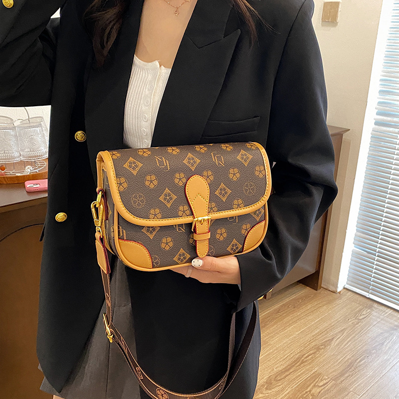 Small bag women 2025 new European and American fashion underarm bag versatile fashion high-end texture temperament shoulder messenger bag